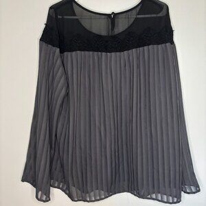 TORRID Womens Tunic 1 Gray Black Lace Sheer Lined Keyhole
